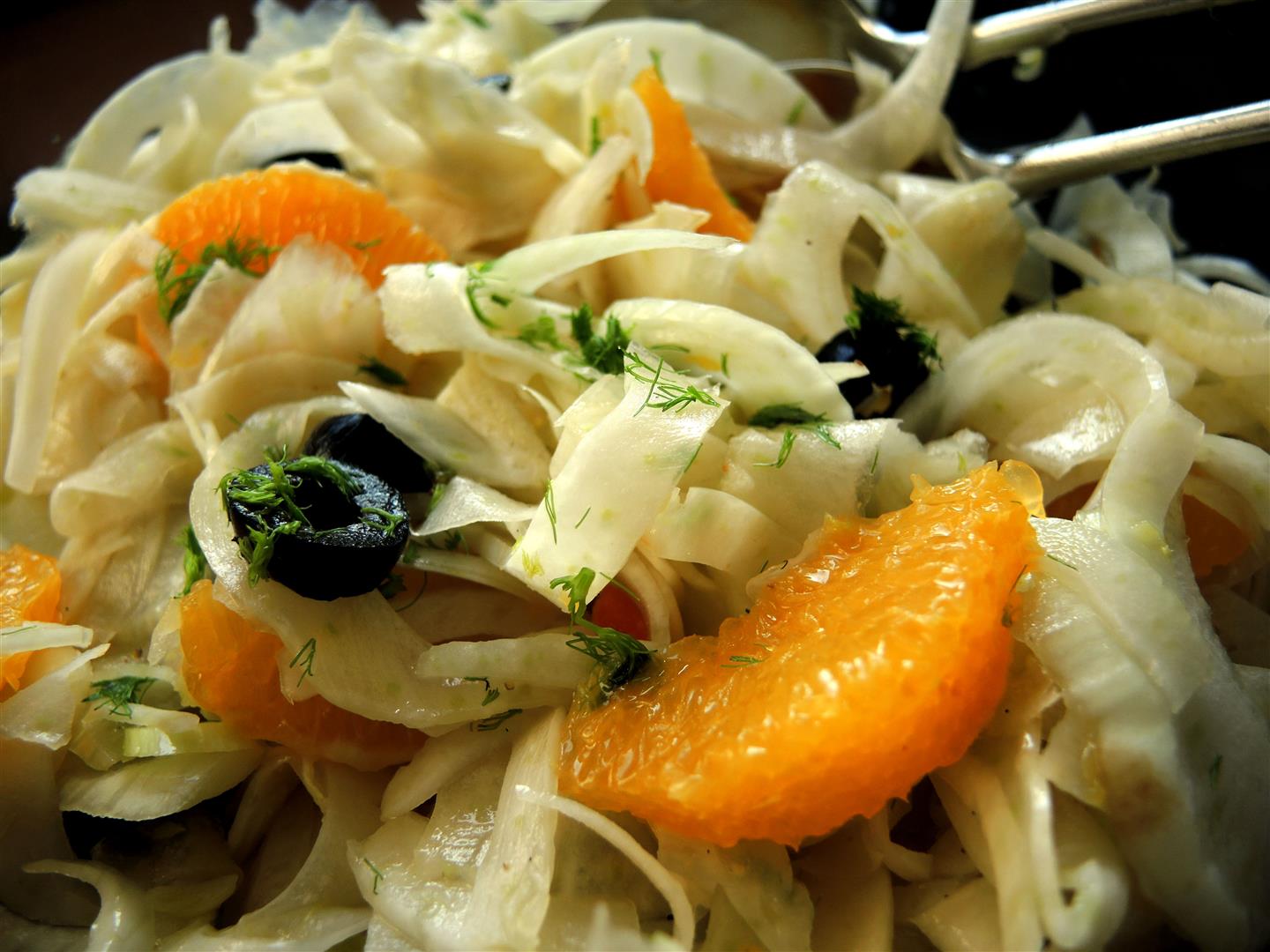 Fenchel-Orangen-Salat mit Oliven - Chilirosen