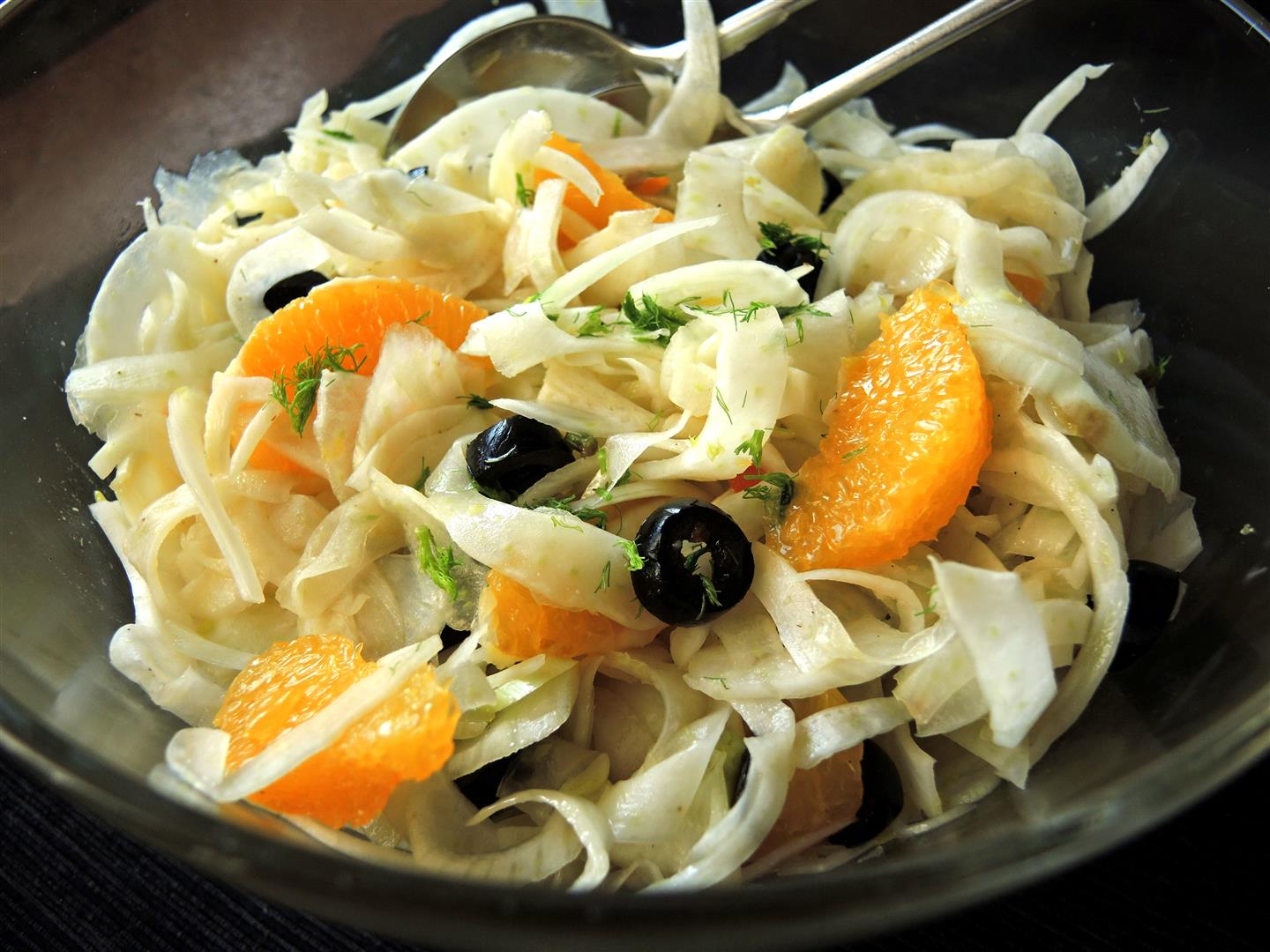 Fenchel-Orangen-Salat mit Oliven - Chilirosen