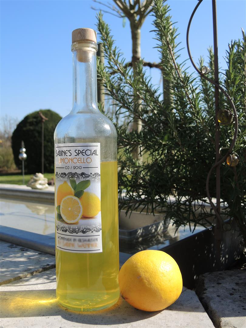 Limoncello - italienischer Zitronenlikör - Chilirosen