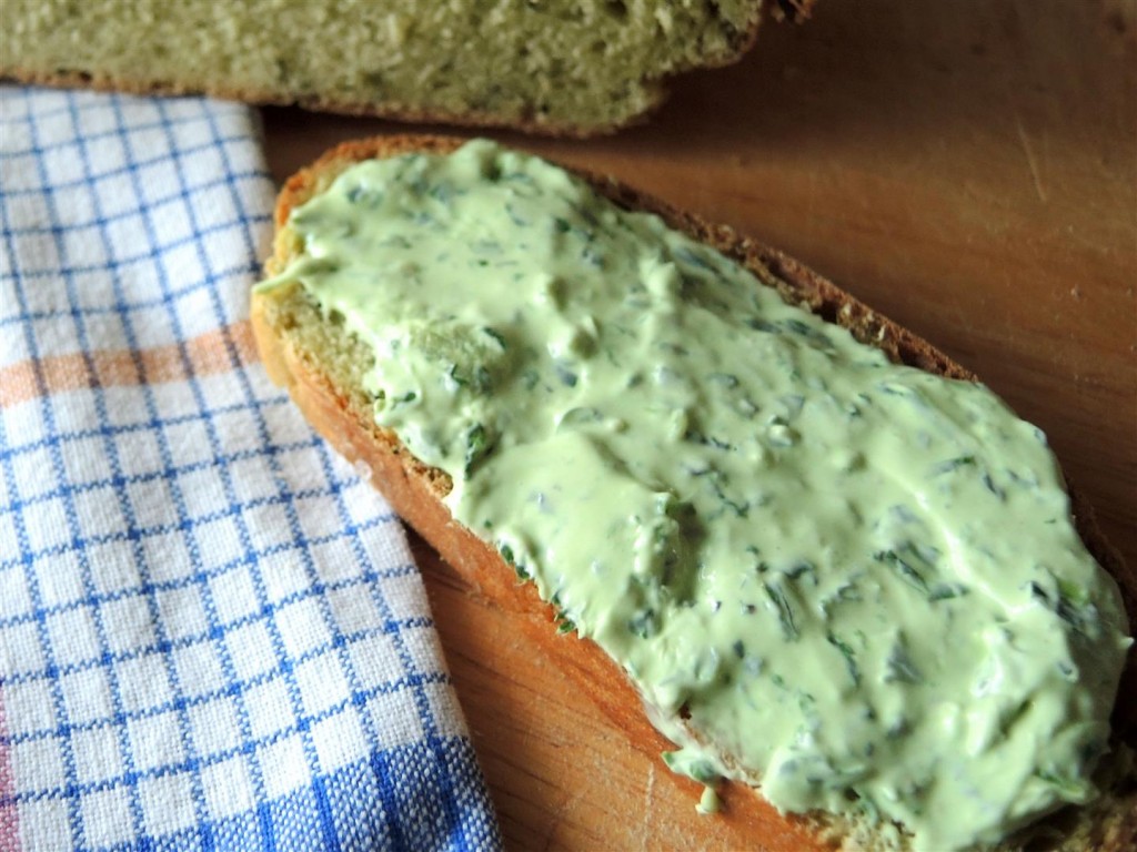 Frischkäse selbstgemacht und Bärlauchfrischkäse - Chilirosen