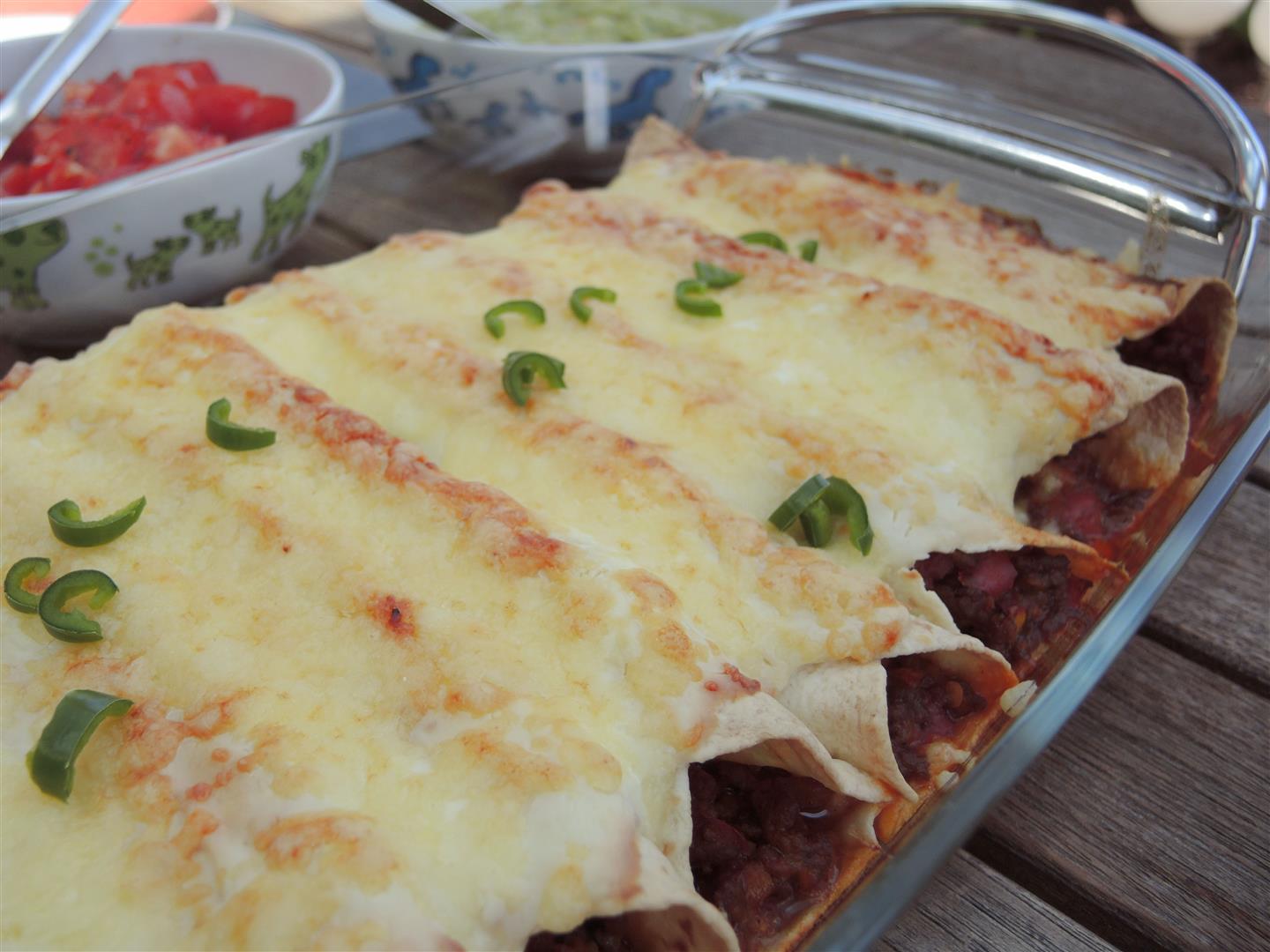 Enchiladas mit Paprika-Hackfleischfüllung und Guacamole - Chilirosen Enchiladas mit Paprika-Hackfleischfüllung und Guacamole - Chilirosen