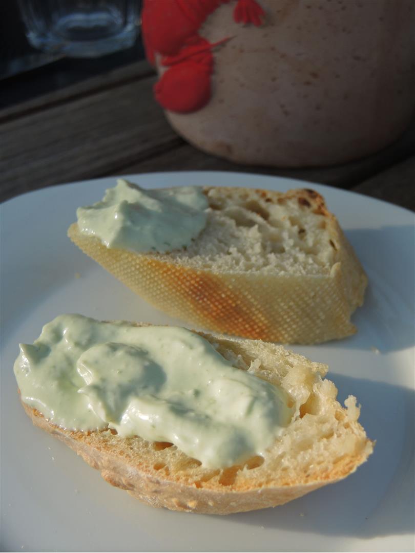 Aioli mit Joghurt und Kräutern - Chilirosen