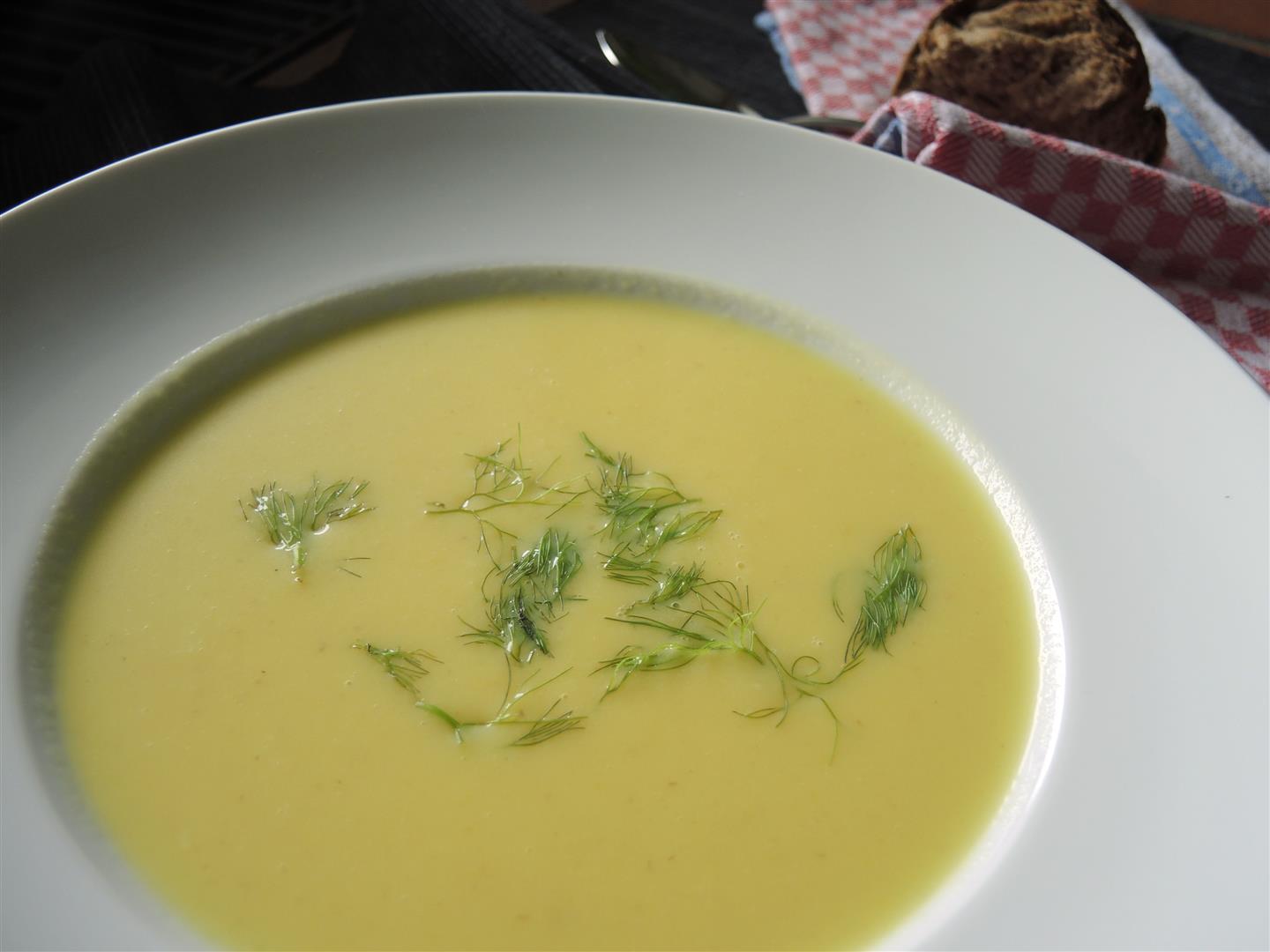 Fenchel-Safran-Suppe und eine Rezension - Chilirosen