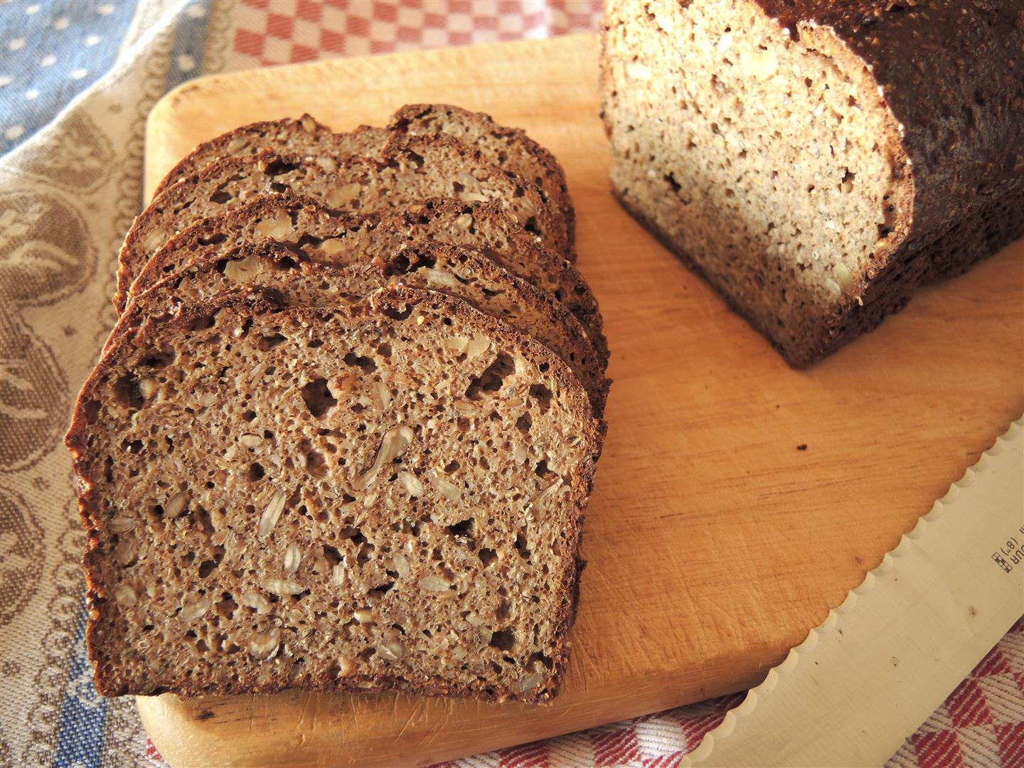Low Carb Körner-Brot - unser neues Lieblingsbrot - Chilirosen