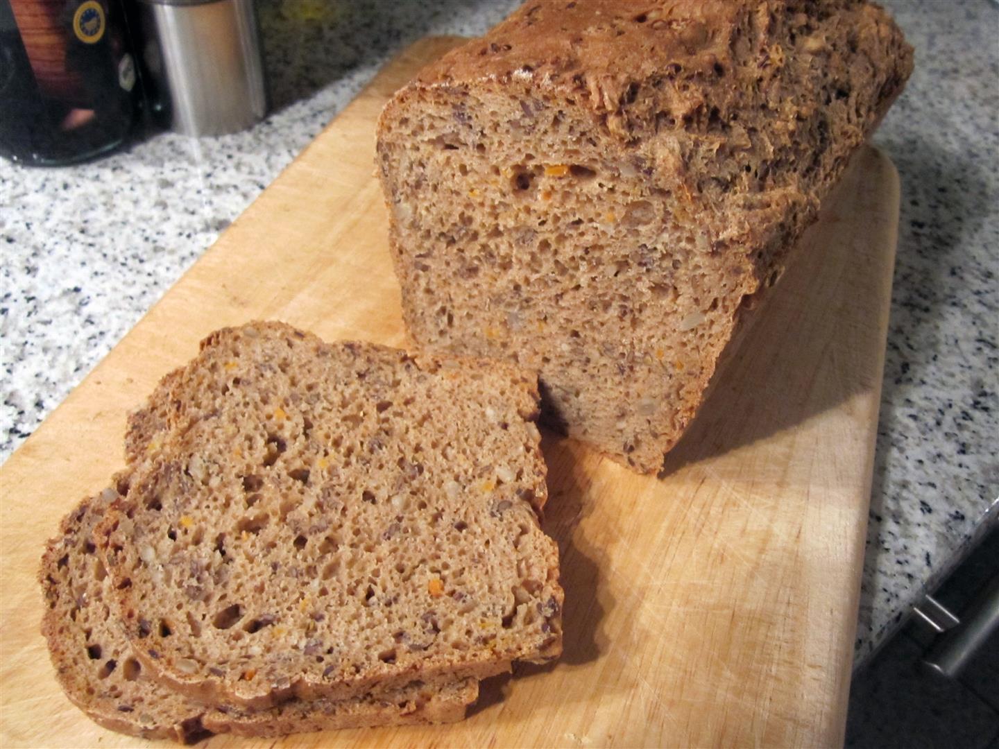 Saftiges Dinkel-Vollkornbrot - Lieblingsbrot - Chilirosen