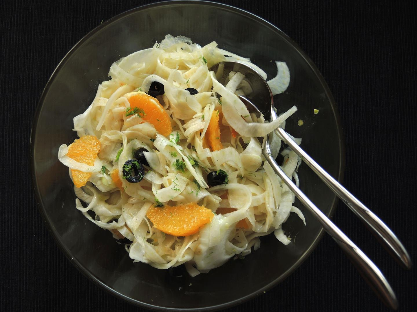 Fenchel-Orangen-Salat mit Oliven - Chilirosen