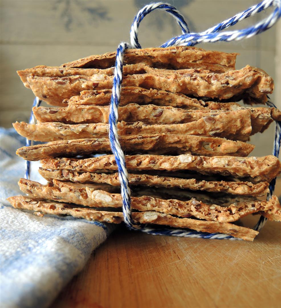 Knuspriges Dinkel-Knäckebrot - Chilirosen