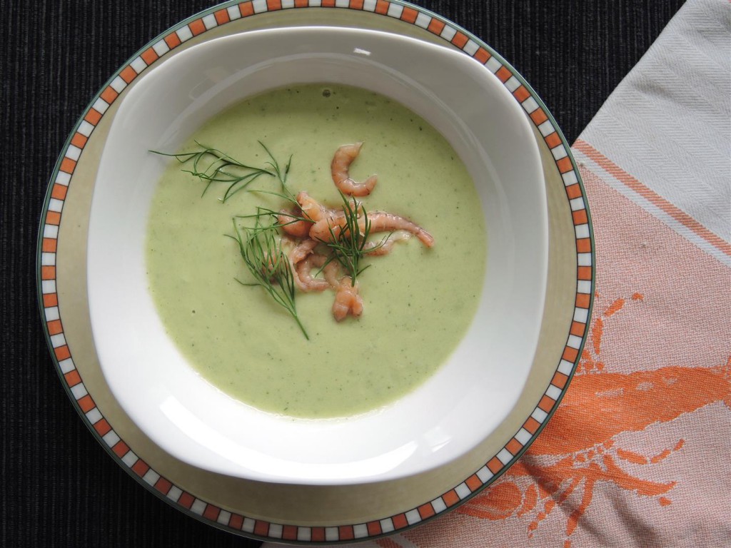 Kalte Gurkensuppe mit Avocado und Krabben - Chilirosen