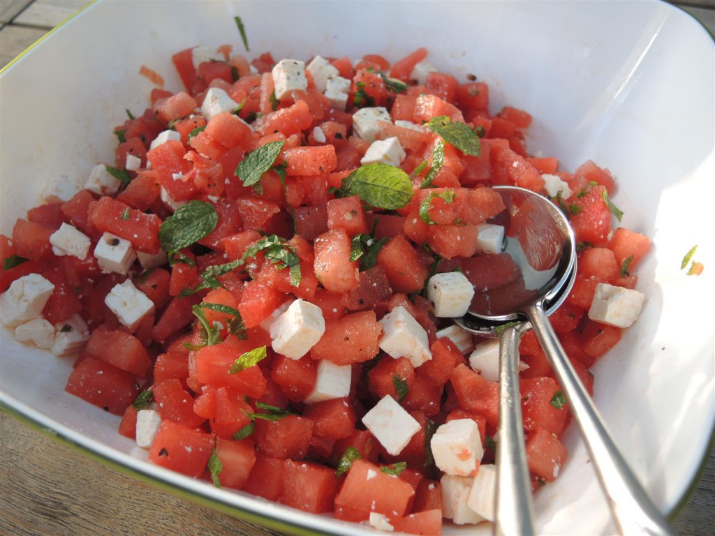Wassermelonensalat mit Feta - Chilirosen