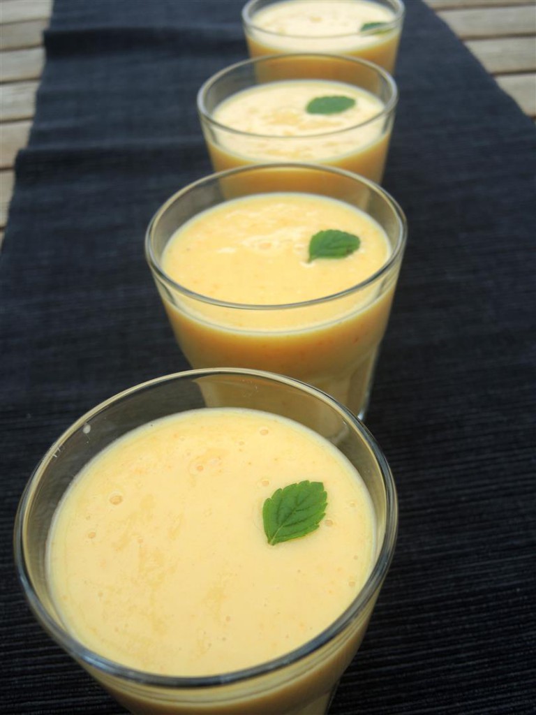 Orangen-Kaki-Smoothie mit Ingwer - Chilirosen