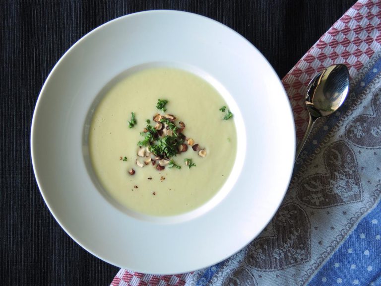 Petersilienwurzel-Pastinaken-Suppe aus &amp;quot;Wintergerichte aus dem ...