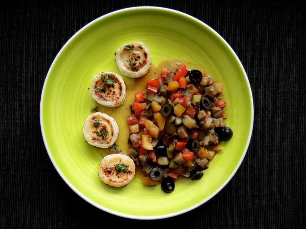 Gratinierter Ziegenkäse mit Ratatouille – low carb - Chilirosen