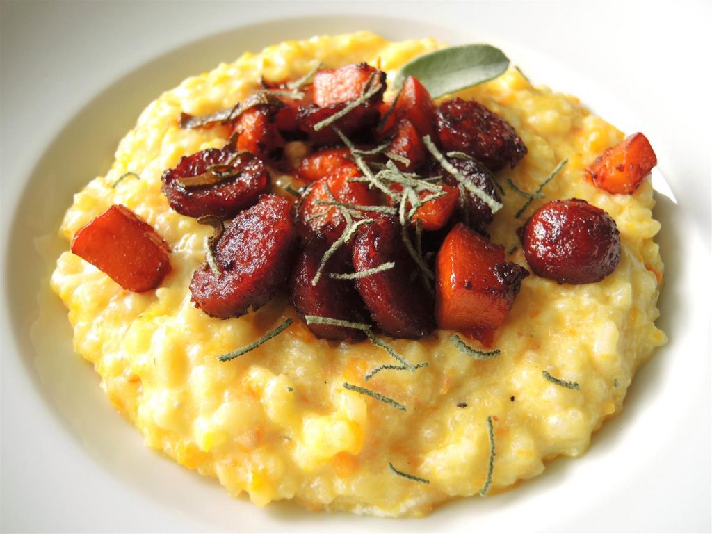 Kürbisrisotto mit gebratener Chorizo - Chilirosen